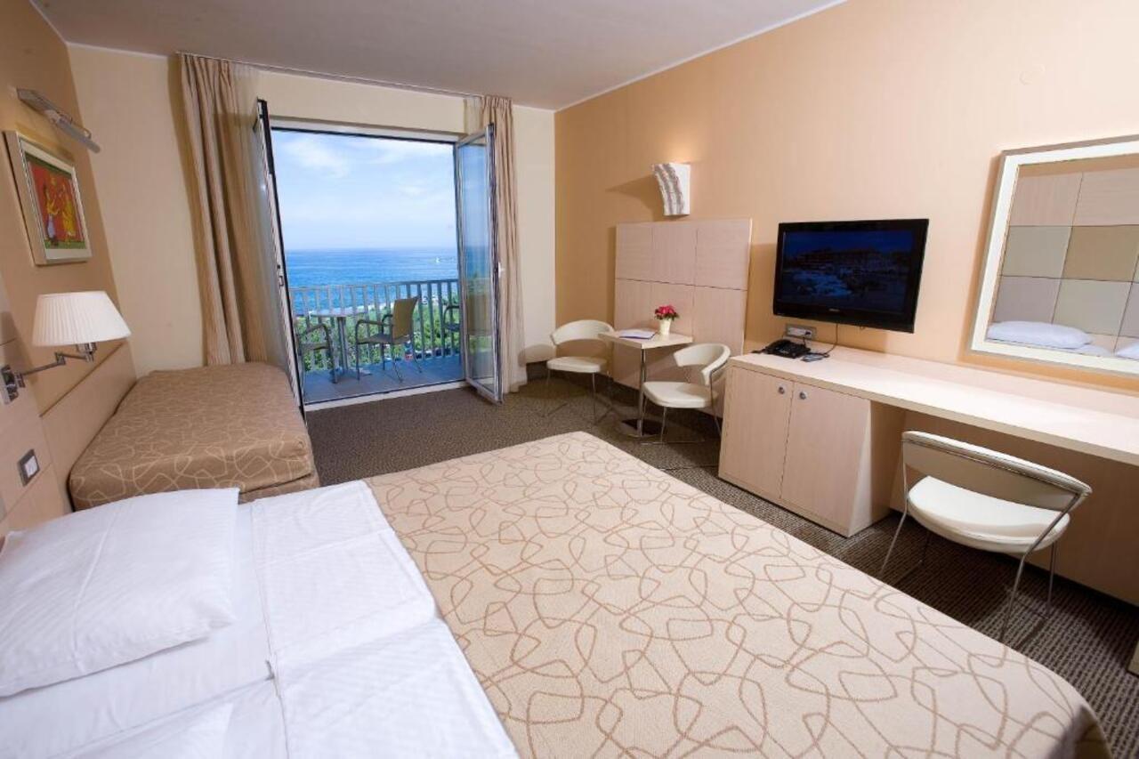 Haliaetum And Mirta Hotel Izola Buitenkant foto