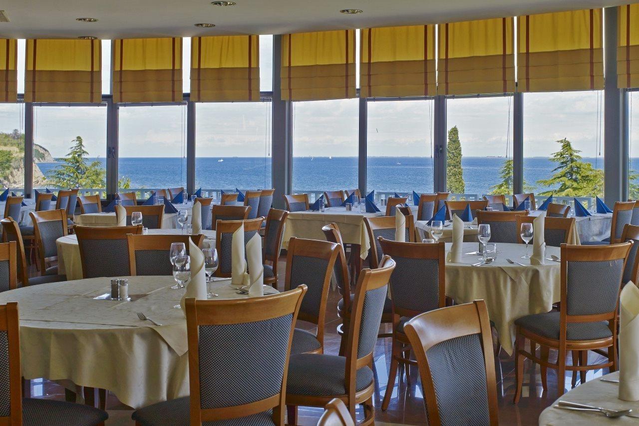 Haliaetum And Mirta Hotel Izola Buitenkant foto